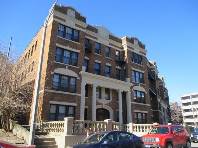 Building Photo - 24 Sidlaw Rd Unit 16