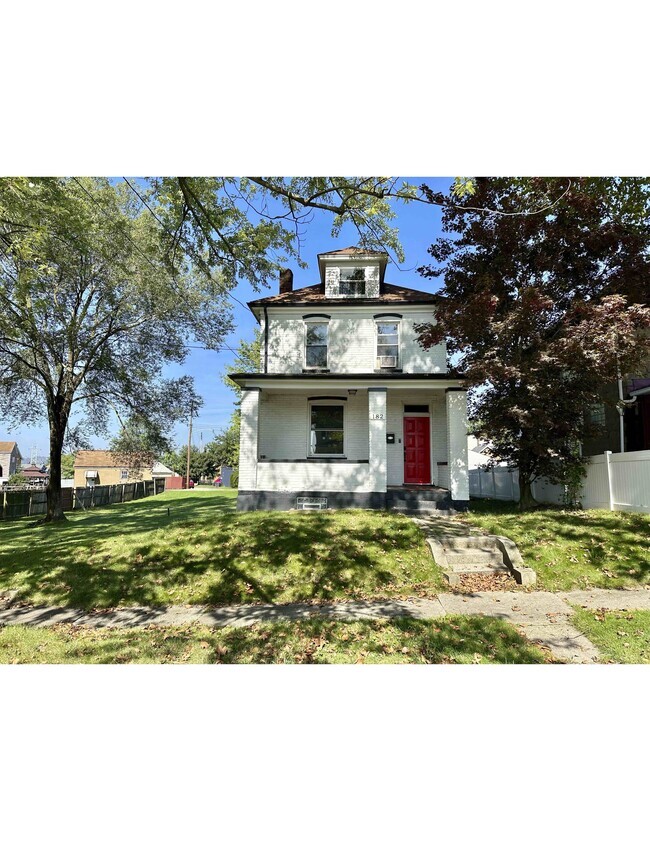 Building Photo - 182 W Larkspur St Rental