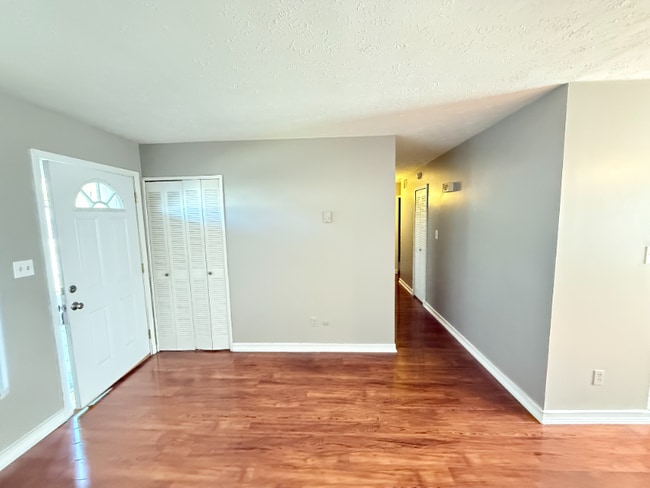 Photo - 1325 Longfellow Dr