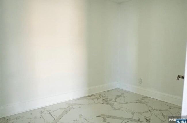 Photo - 9066 Palisade Plaza