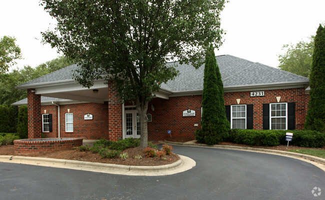 Blackthorn Apartments of Greensboro - Blackthorn Apartments of Greensboro