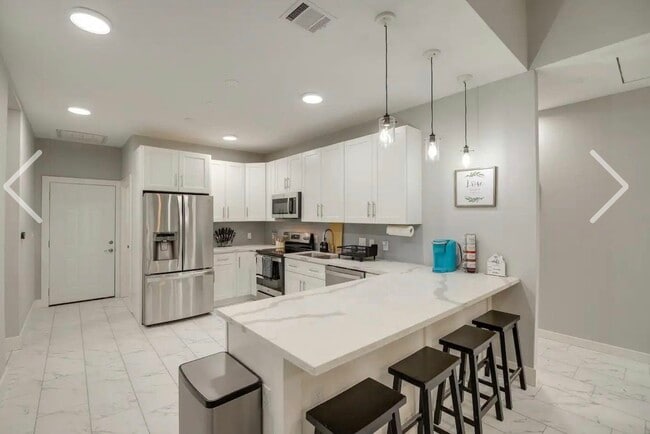 Photo - 3523 Bain St