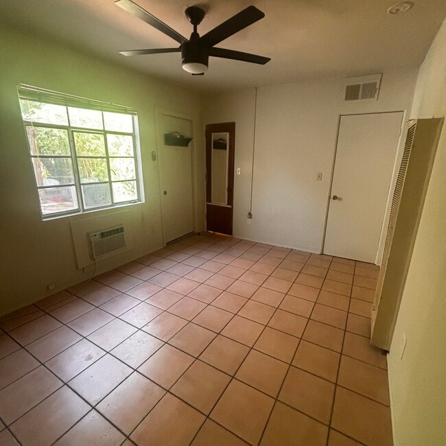 Building Photo - 1409 S Mill Ave Unit 2