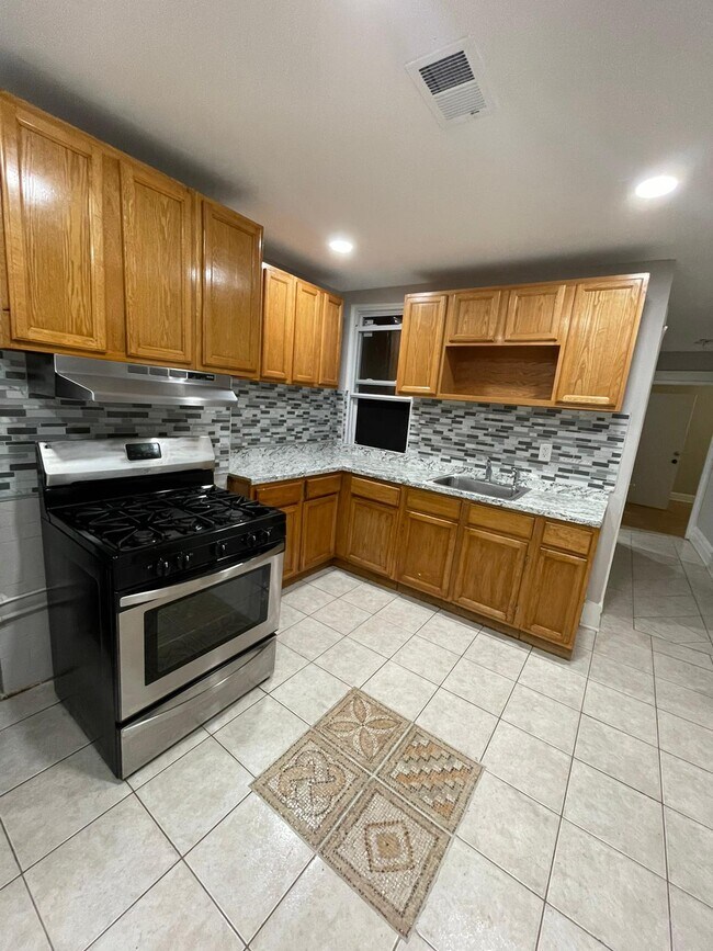 Photo - 329 Elizabeth Ave Unidad 3