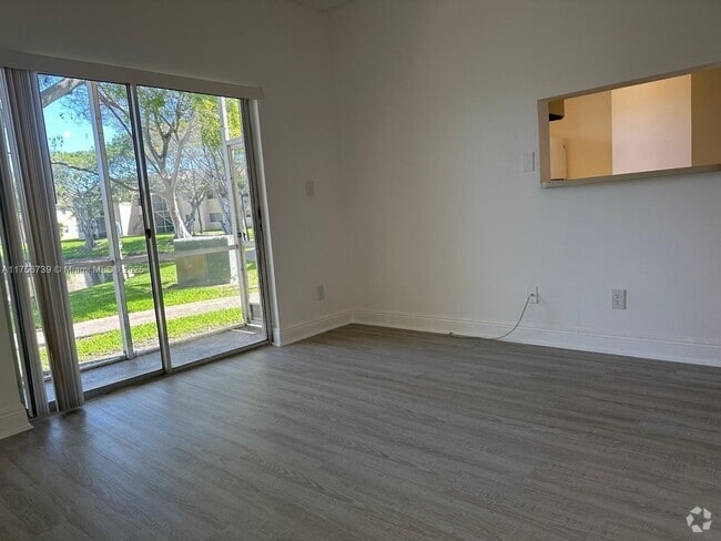 Building Photo - 651 Cypress Lake Blvd Unit I19 Rental