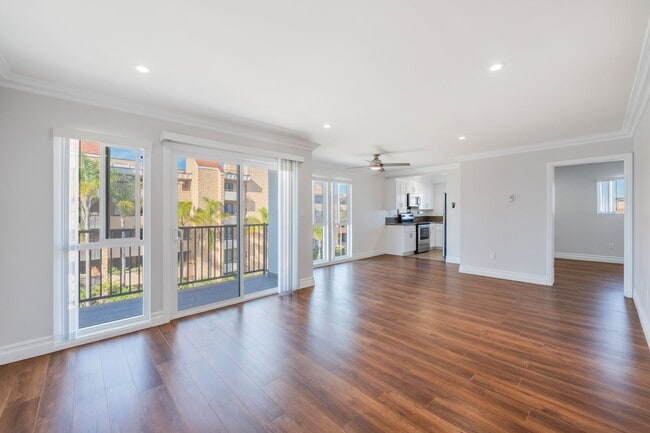 Building Photo - 730 Esplanade Unit 401