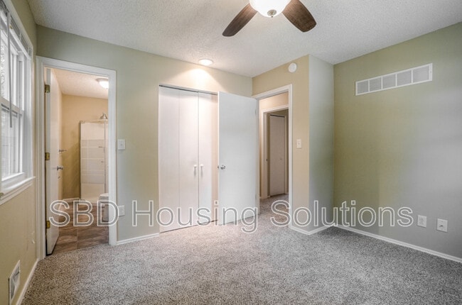 Photo - 107 SE Brentwood Dr