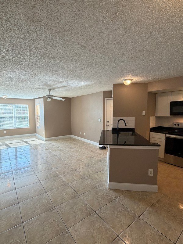 Photo - 4658 Commander Dr Unit 823