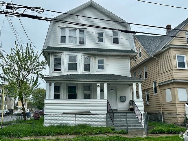 Building Photo - 176 Davenport St Rental
