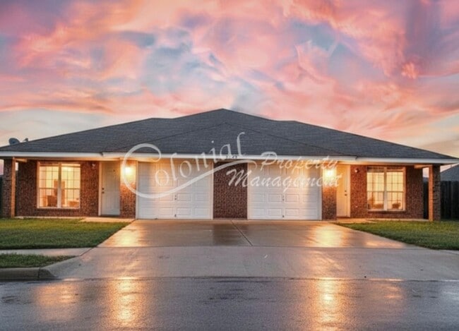 Building Photo - 2609 Vernice Loop Unit 2609 Vernice Loop  B