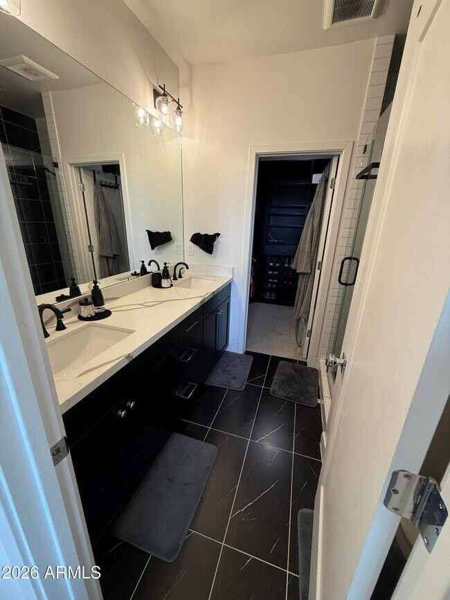 Photo - 825 N 9th Ave