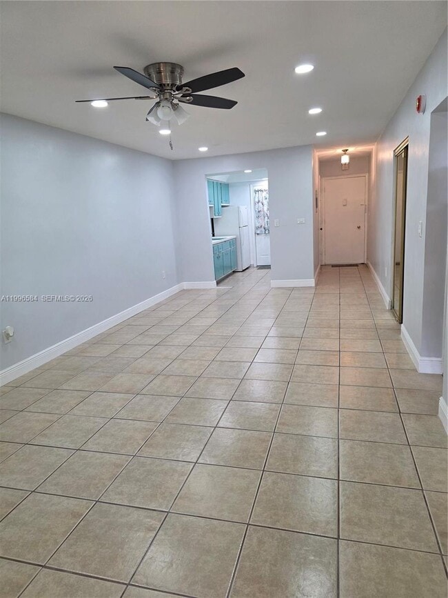 Photo - 300 NE 191st St Unit 218