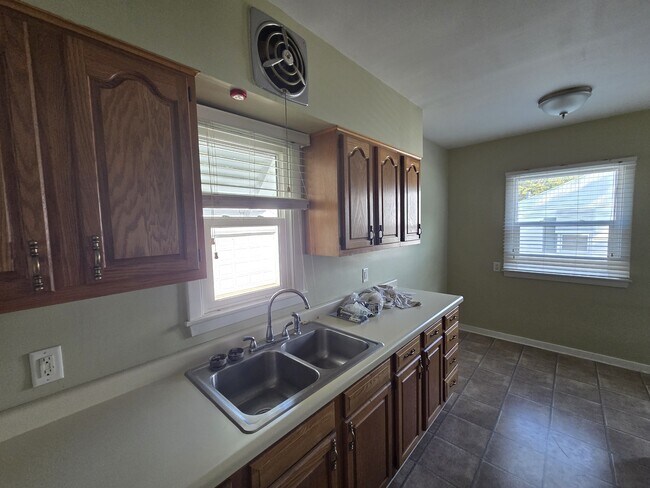 Photo - 1611 Schreiber St