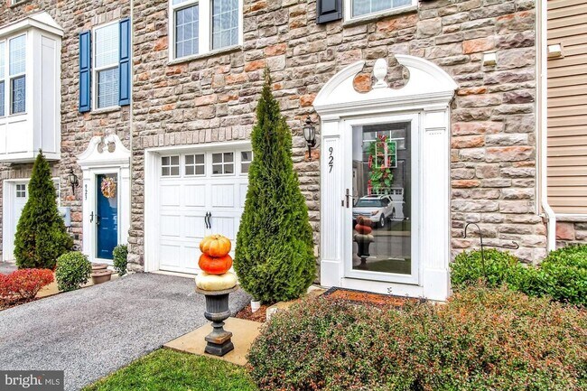 Photo - 927 Brechin Ln Townhome