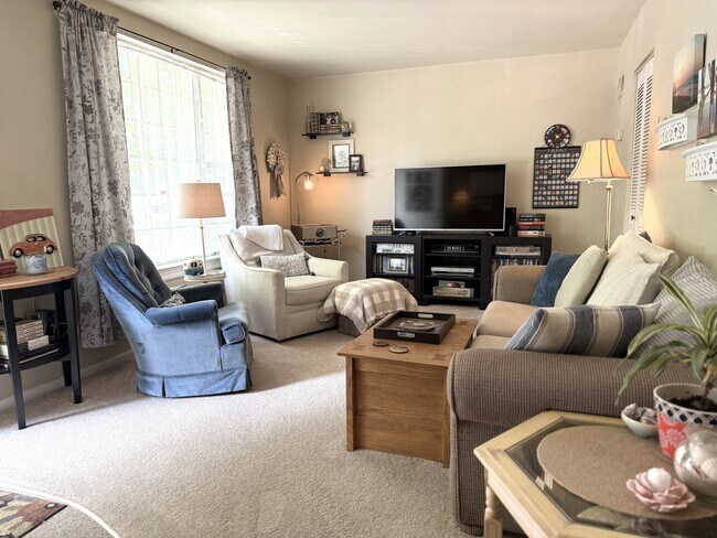 Photo - 103 Doncaster Ln