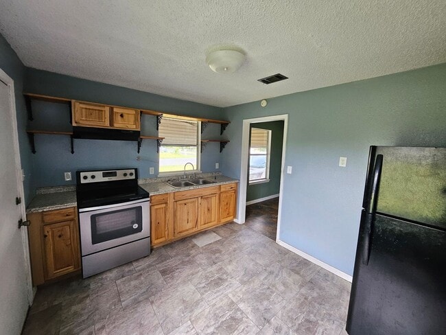 Photo - 1600 Kings Rd