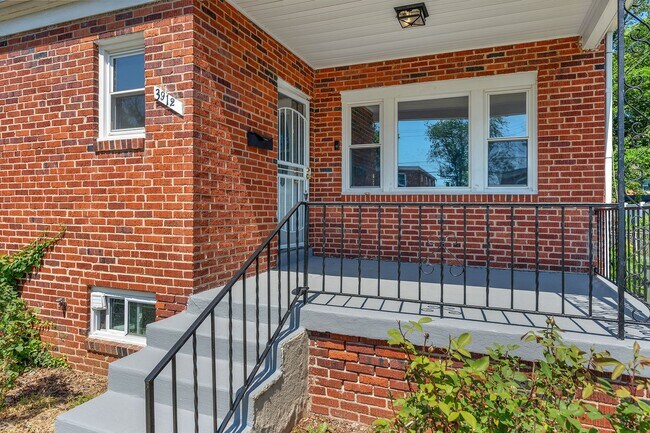 3912 Mortimer Ave