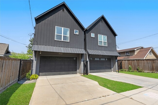 Photo - 7033 Avenue L
