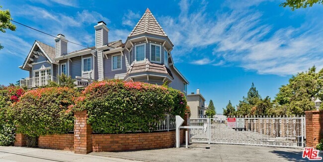 Building Photo - 18135 Burbank Blvd Unit 11 Rental