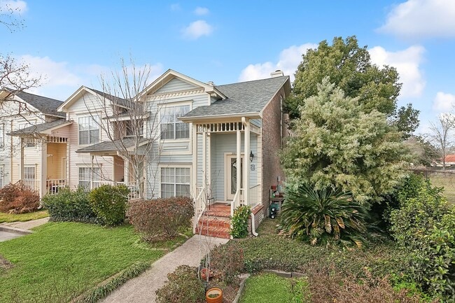 Building Photo - 2 BEDROOM, 2 BATHROOM TOWNHOUSE IN JEFFERSON