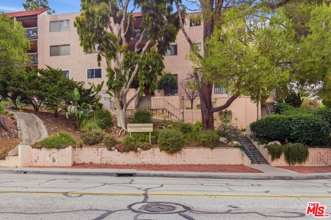 Building Photo - 2940 N Verdugo Rd Unit 305