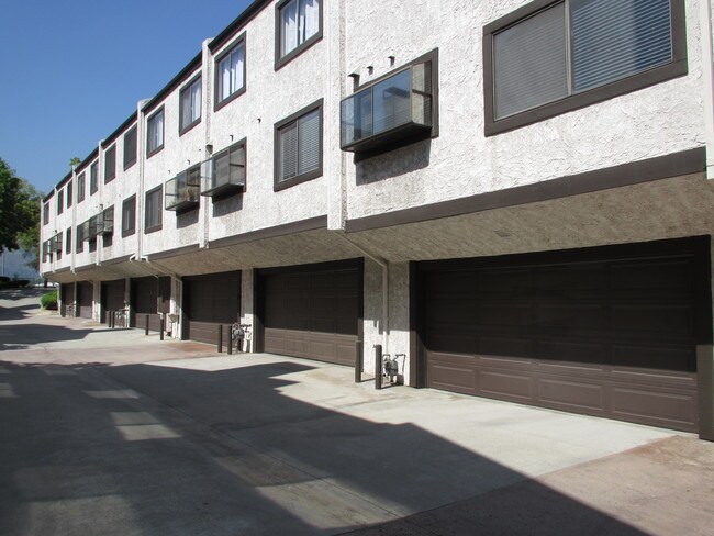 Photo - 452 W Huntington Dr