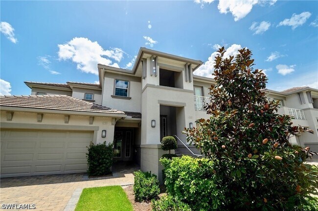 8008 Signature Club Cir