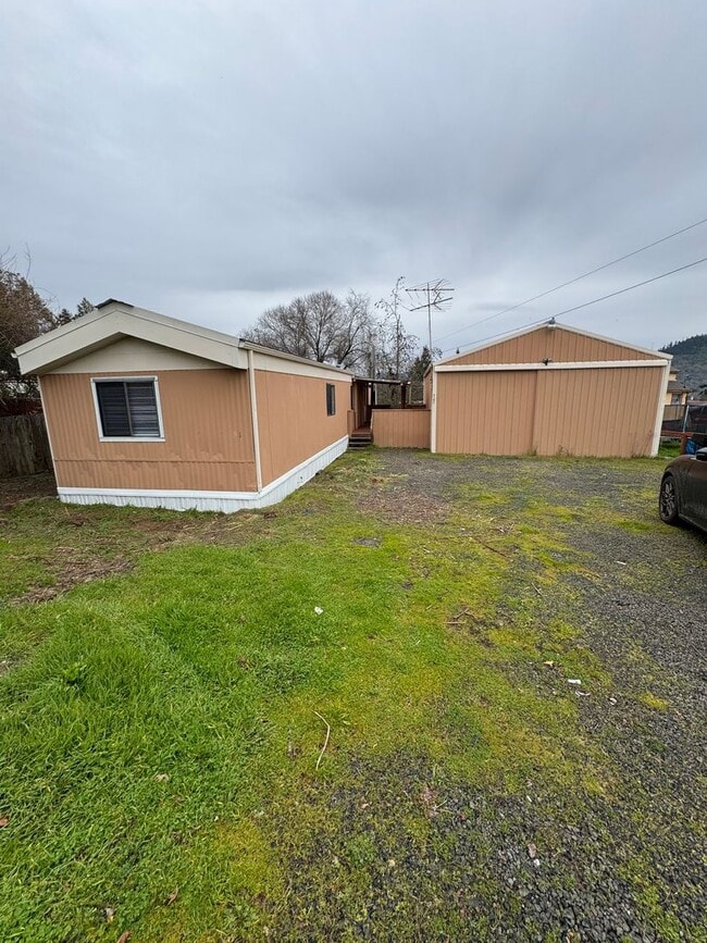 Building Photo - Winston 2 bedroom with large shop