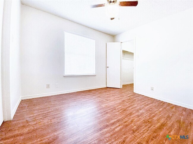 Photo - 111 Hughson Ct