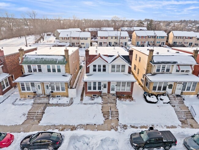 Photo - Warm & Welcoming, Move-In Ready West End Twin | 3 Bedroom 1 Bathroom