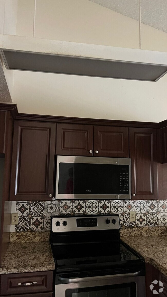 Building Photo - 18203 Glenmoor Dr Unit 18203 Glenmoor Dr Rental