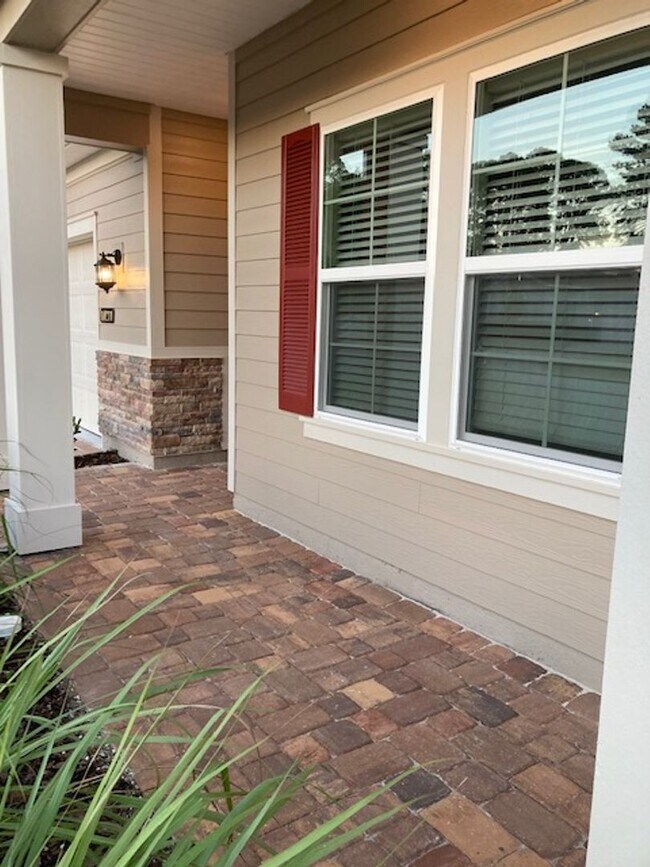 Photo - ***HOLIDAY SPECIAL NO RENT FOR DECEMBER*** Comfortable 3 Bedroom Home With Great Outdoor Space