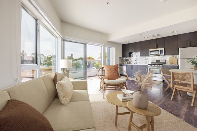 Building Photo - C on Pico