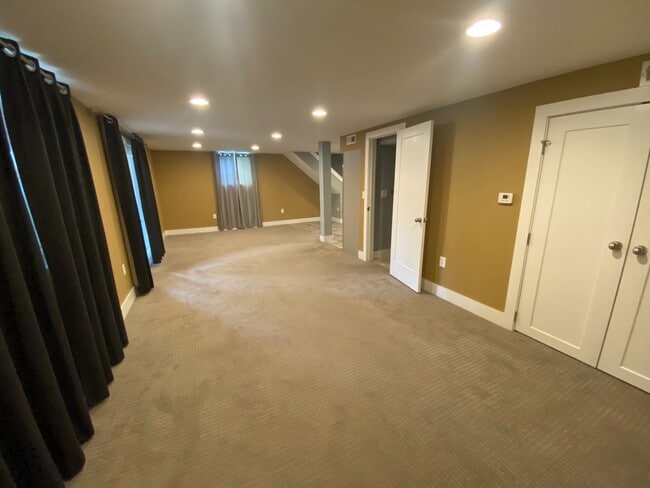 Photo - 615 Continental Dr
