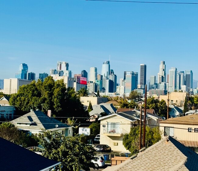 Photo - 215 E 29th St