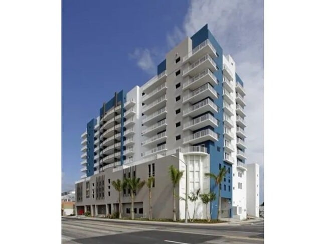 Building Photo - 1760 NW 7th St Rental