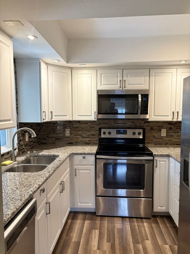 Photo - SPECIAL*** 1/2 OFF THE 2nd Months Rent - Q...