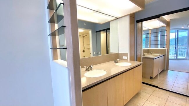 Photo - 1212 Nuuanu Ave Unidad #2406