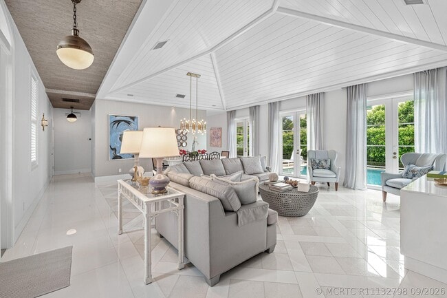 106 Beachway Dr