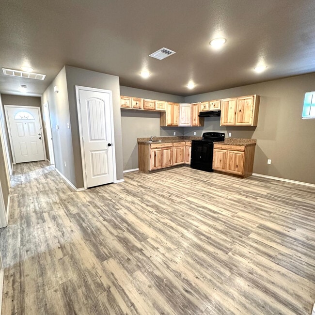 Photo - 1304 E 15th St