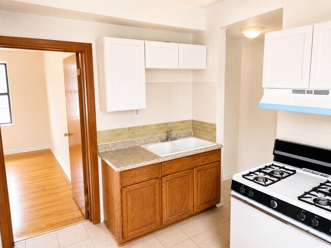 Photo - 3560 W Cortland St Unit 3RE