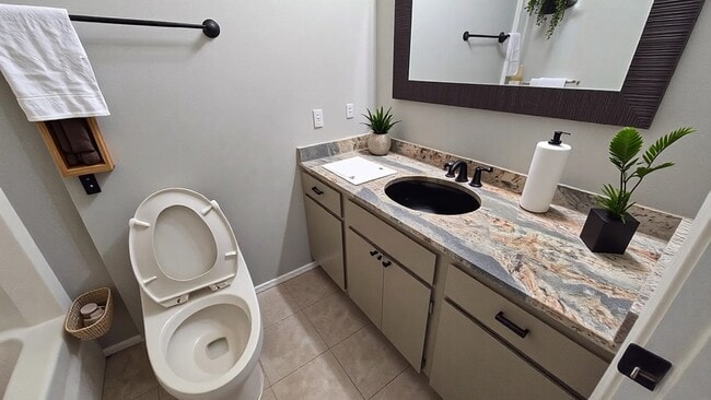 Building Photo - 6430 Bankside Dr Unit 12