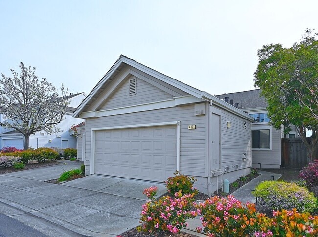 Building Photo - 412 McDonnel Rd Rental