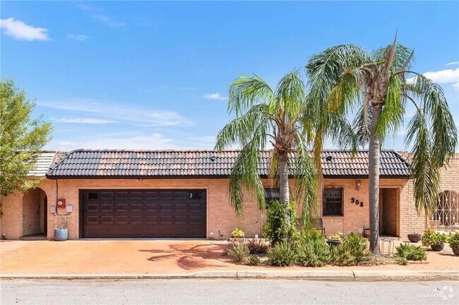 Building Photo - 308 Uvalde Ave Rental