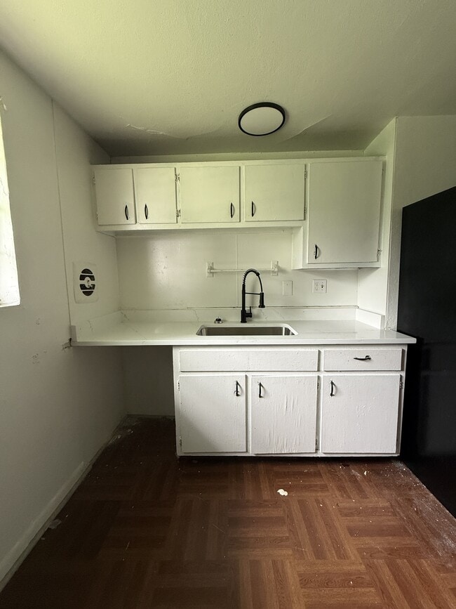 100-102 W Lindberg Dr