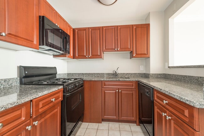 Building Photo - 128 G St Unit #17E Rental