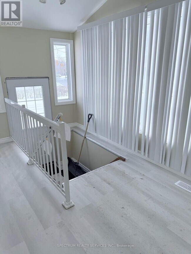 Photo - 698 Sheppard Ave W