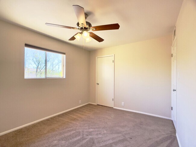 Photo - 1913 E El Parque Dr