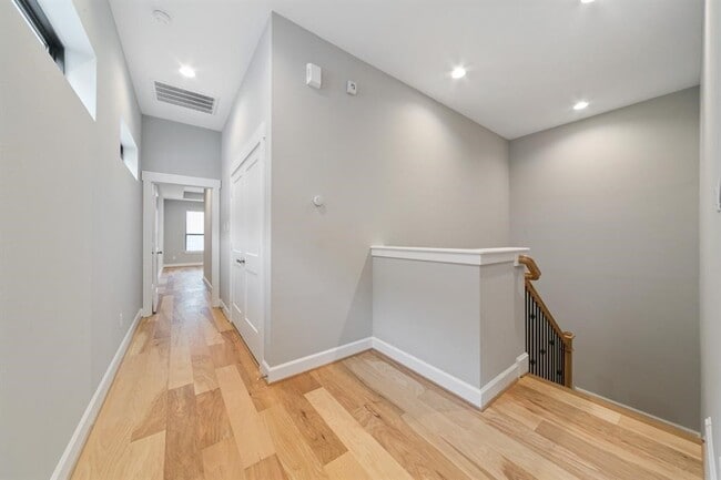 Photo - 1119 E 27th St