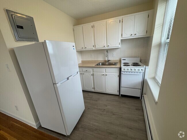 Building Photo - 164 North Beacon St Unit 12 Rental